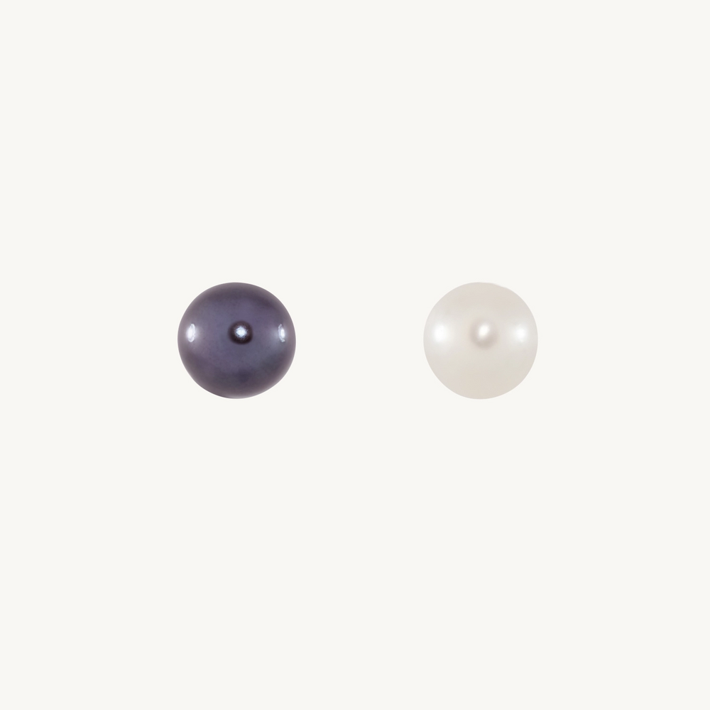Black & White Pearl Stud (Single)