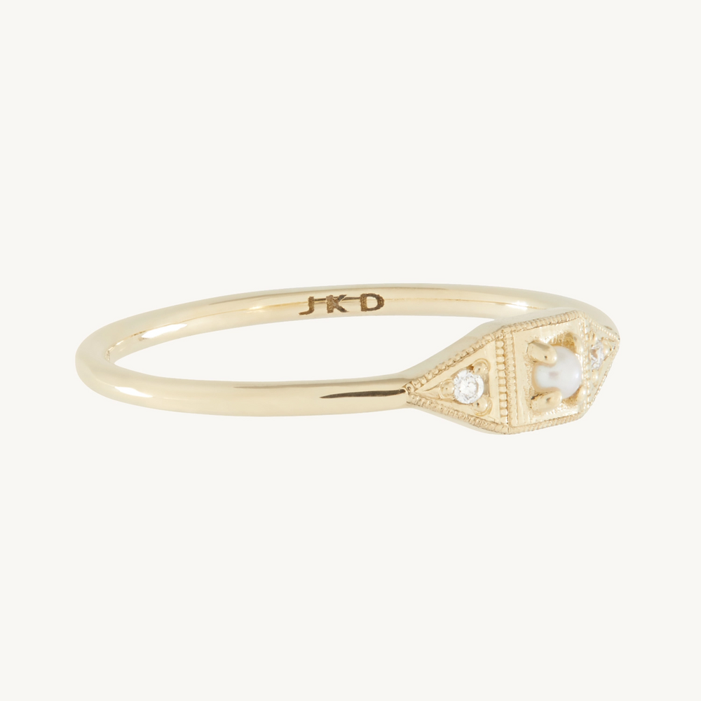 Baby Deco Ring, Pearl